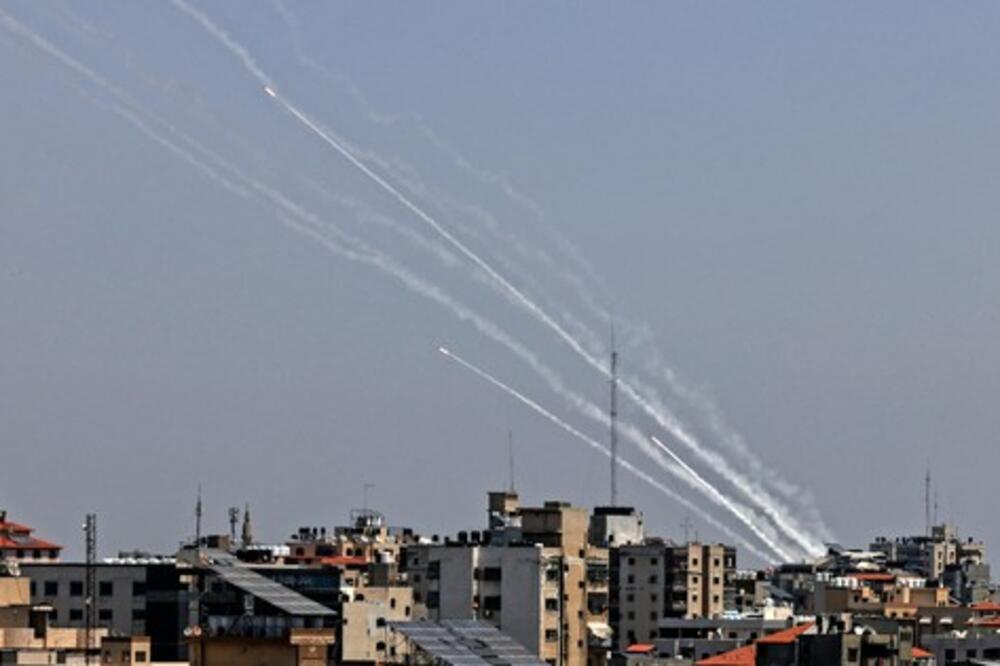 OVU PORUKU HAMASA IZRAEL NE MOŽE DA IGNORIŠE: Teroristi ispalili do sada neviđeni raketni baraž! Na meti i napuštena škola VIDEO