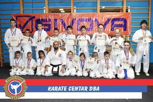 MALI, A BORE SE KAO VELIKI! Karatisti Karate centra DBA osvojili 33 medalje i jedan pehar u Boru
