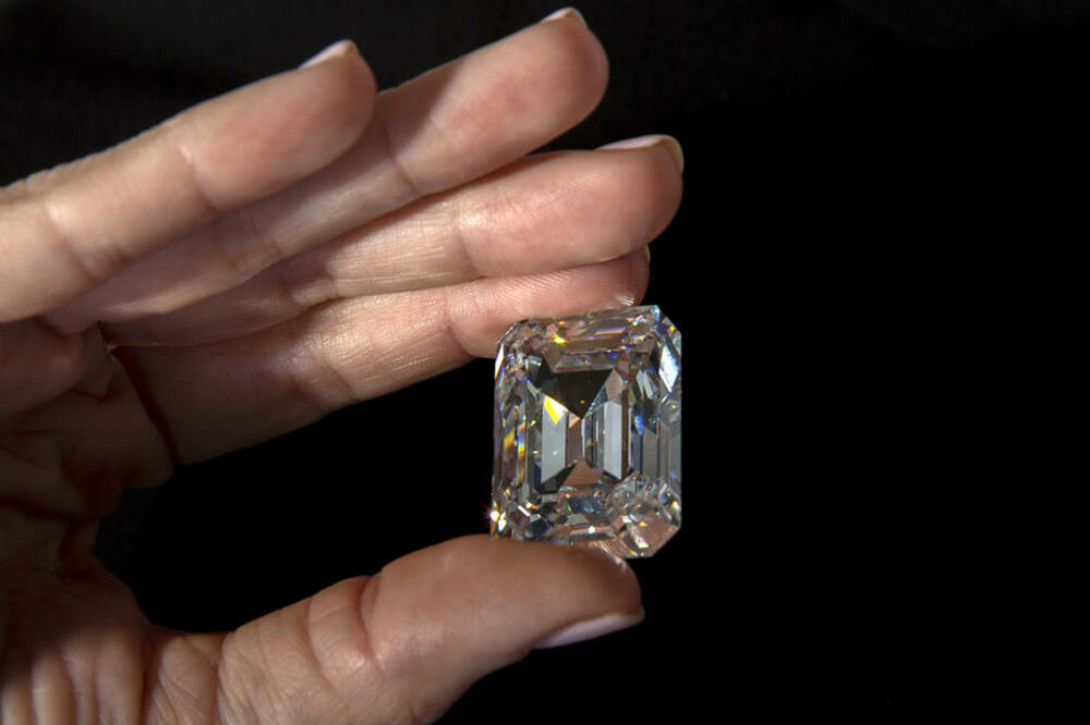 CENA PRAVA SITNICA: Najveći dijamant u istoriji prodat na aukciji u Ženevi FOTO