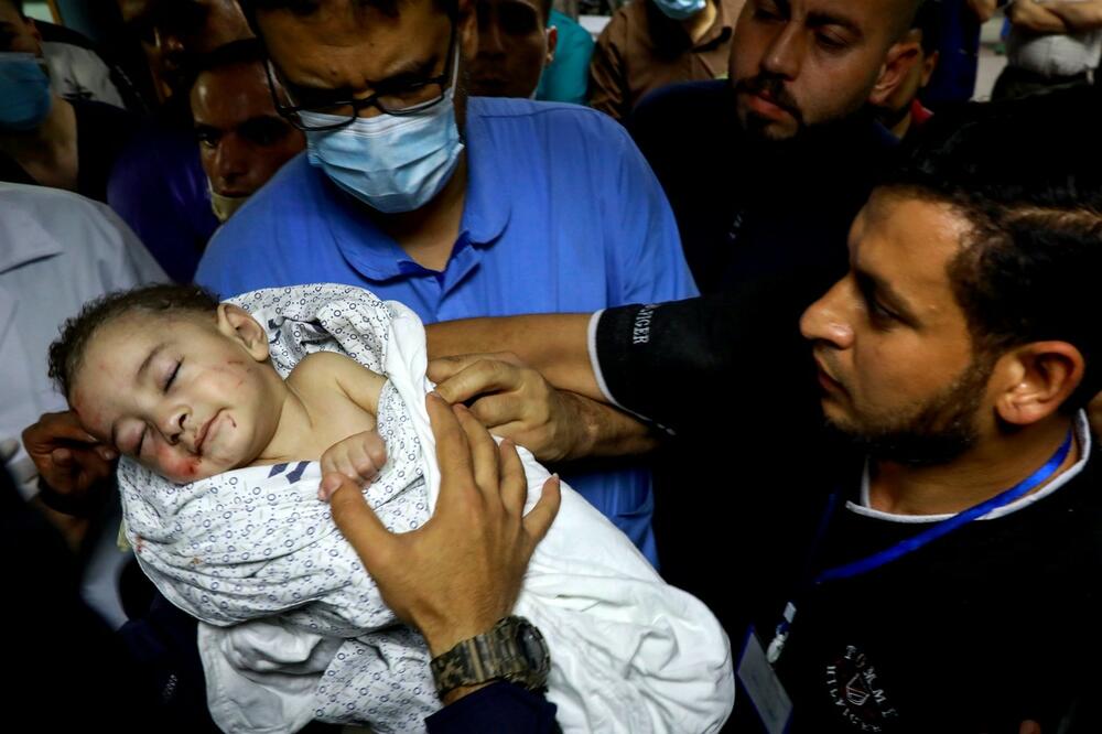 ČUDO U GAZI: Petomesečni palestinski dečak izvučen ŽIV ispod ruševina trospratnice, njegova porodica stradala u izraelskom napadu