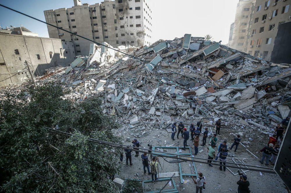 IZRAELSKA OFANZIVA NA GAZU: Novi napadi, Netanjahu objavio rat Hamasu, navodno bačena zabranjena bomba