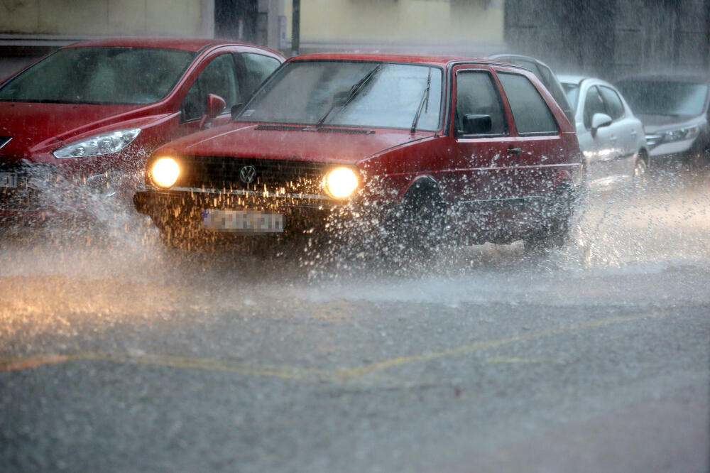 SRBIJI PRETI POTOP! Večeras i sutra pašće kiše kao za MESEC dana! ZABRINJAVAJUĆA PROGNOZA METEOROLOGA