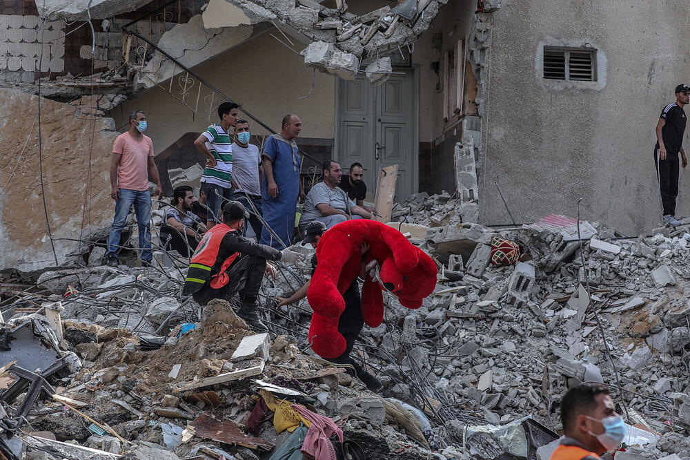 FEKALIJE PO ULICAMA, BEZ STRUJE I VODE I LEKOVA: Sedmodnevno bombardovanje gurnulo Gazu u humanitarnu katastrofu