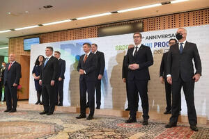VUČIĆ NA SAMITU LIDERA ZAPADNOG BALKANA: Predsednika dočekali Pahor i Milanović, sastanak u toku, zaključci neizvesni (FOTO)