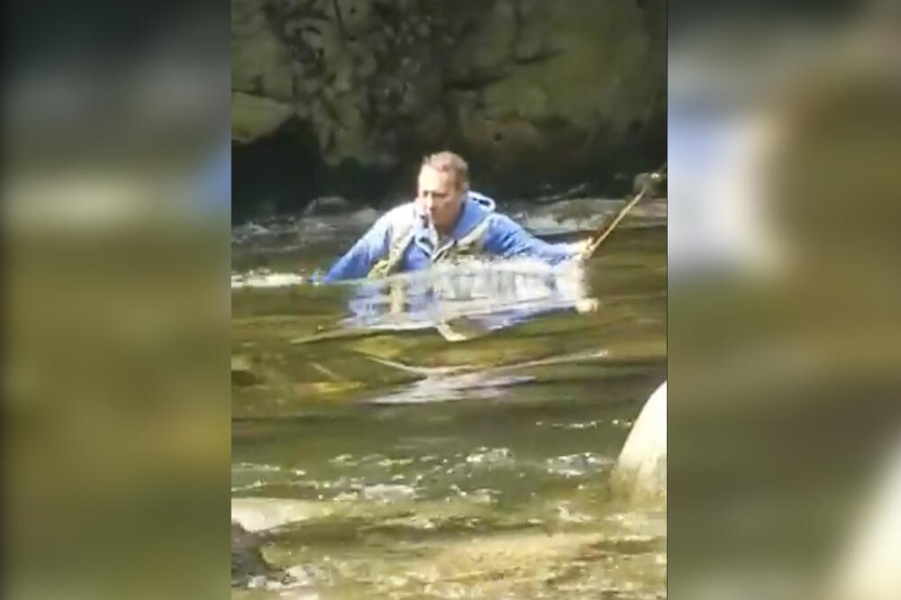 POGLEDAJTE HIT-VIDEO SUPRUŽNIKA SA ODMORA U PRIRODI: Žena snimala muža dok peca, on upao u vodu, usledila njena URNEBESNA reakcija