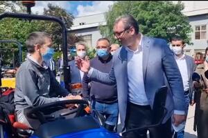 STRAHINJA, VOZIŠ TRAKTOR? KOLIKO BI TI TREBALO MENE DA NAUČIŠ: Uz subvencije države nabavka 750 novih traktora u Srbiji (VIDEO)