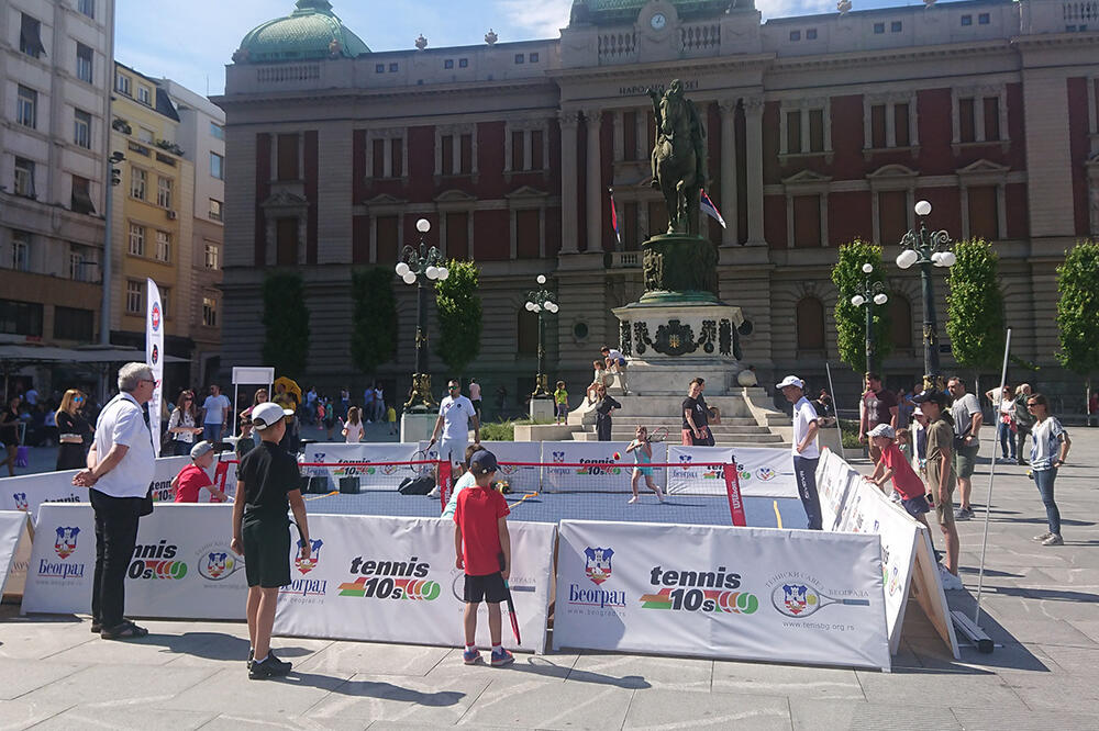 BEOGRAD - TENISKI CENTAR SVETA: Mini tenis manifestacija ispred Kneza Mihaila! FOTO