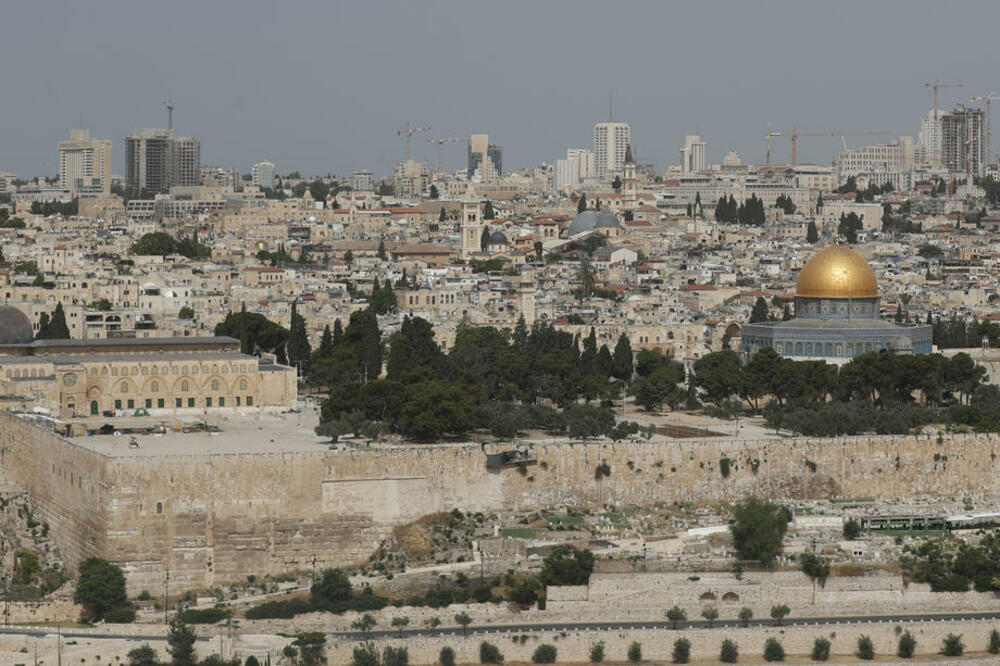 PRVA ŽENA SVEŠTENIK U SVETOJ ZEMLJI: Luteranska crkva u Jerusalimu rukopoložila Palestinku za pastora