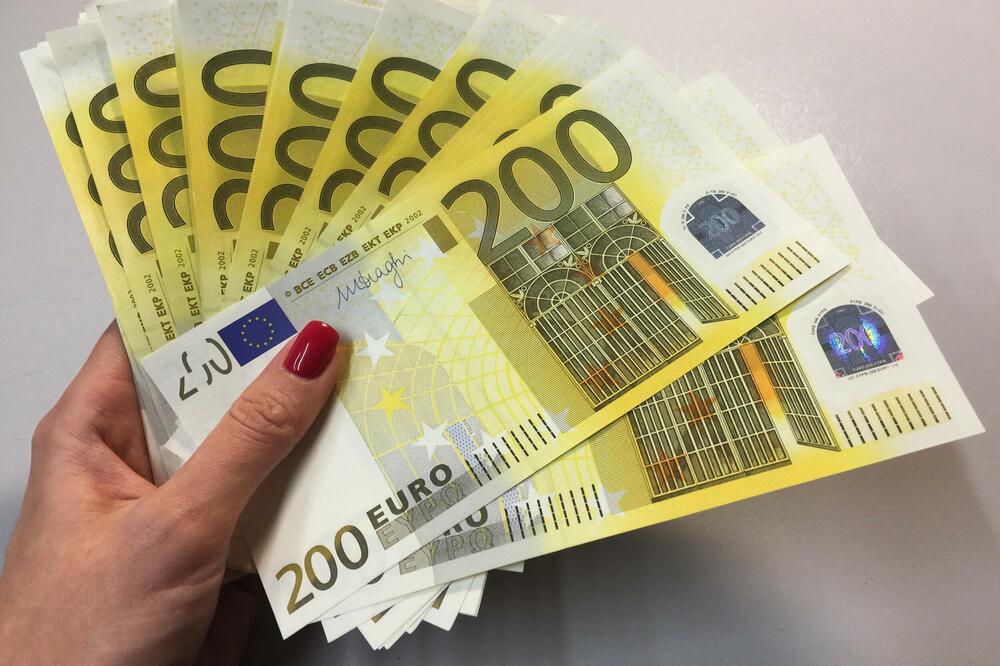 DINAR USIDREN: Za evro danas 117,57 dinara po srednjem kursu