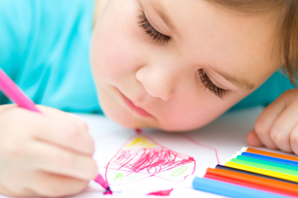 PSIHOLOGIJA NAJMLAĐIH: Saznajte kroz crteže šta vaša deca misle i kako se osećaju
