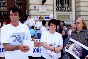 NE ODUSTAJEMO OD ISTINE O NAŠOJ DECI: U Kruševcu obeležen međunarodni dan nestalih mališana