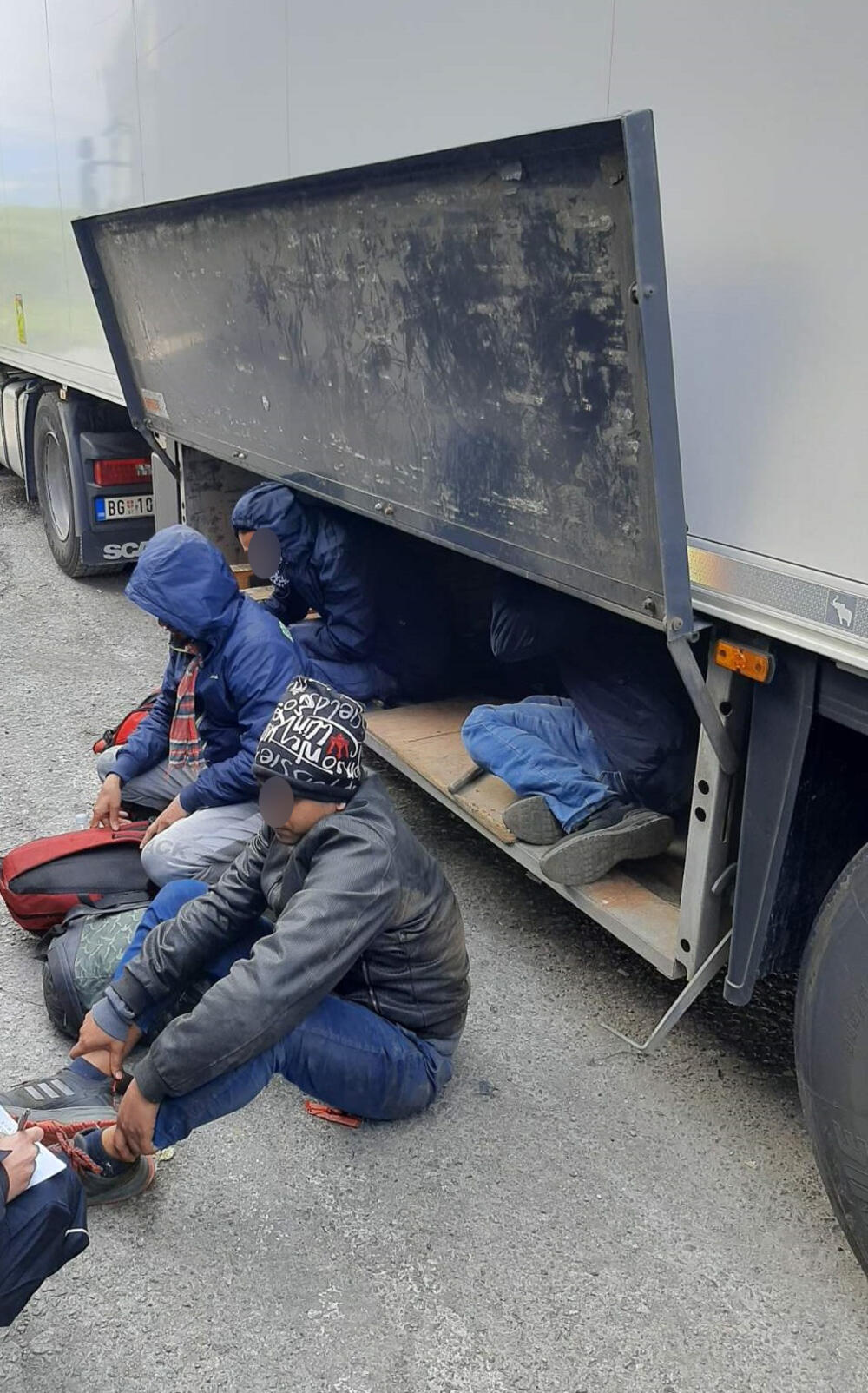 migranti, Bogojevo, kamion