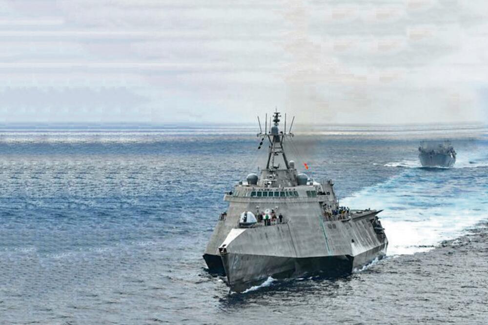 KOD OBALE KALIFORNIJE Američka mornarica jurila podvodni NLO