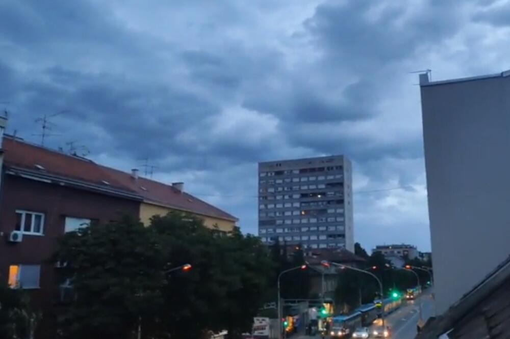 SNAŽNO NEVREME POGODILO REGION: Jak vetar rušio stabla u Zagrebu, potopljene ulice u Sarajevu VIDEO