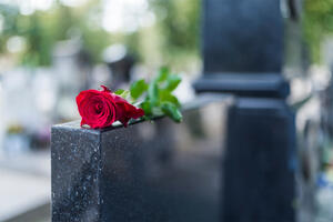 CRNI OKTOBAR U BEOGRADU: 77 odsto više sahrana nego u istom mesecu 2020, najcrnji datumi 21. i 22. oktobar