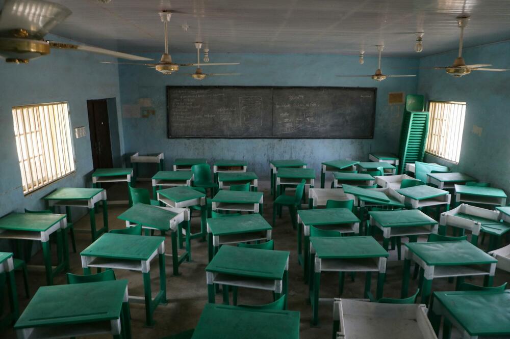 UBILI POLICAJCA I UPALI U UČIONICU Naoružani napadači oteli 80 đaka i 5 nastavnika: Treća masovna otmica u Nigeriji za tri nedelje