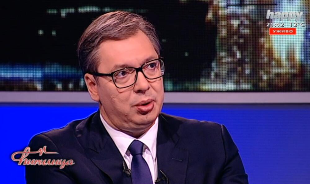 Aleksandar Vučić, Ćirilica