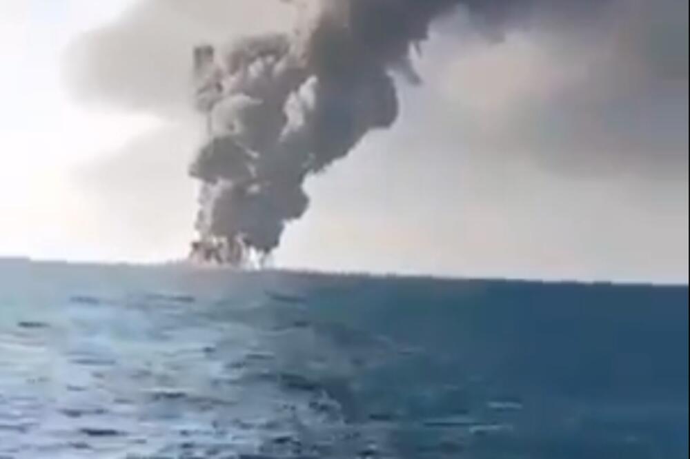 POTONUO NAJVEĆI BROD IRANSKE MORNARICE Izbio veliki požar, posada uspela da se evakuiše pre potonuća VIDEO