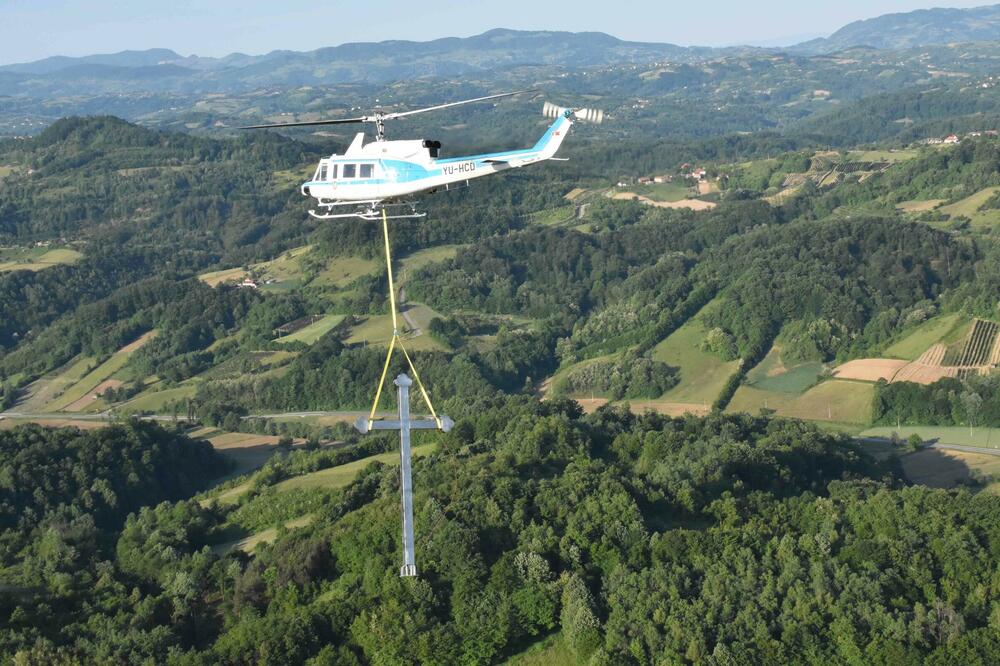 VELIKI DAN ZA OSEČINU: Pripadnici Helikopterske jedinice učestvovali u podizanju ČASNOG KRSTA na brdu Bojčica (FOTO)