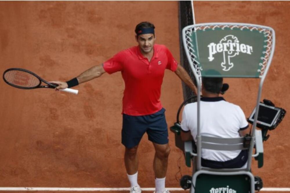 SAD TI SLUŠAJ MENE! Federer se nasred meča svađao sa sudijom VIDEO