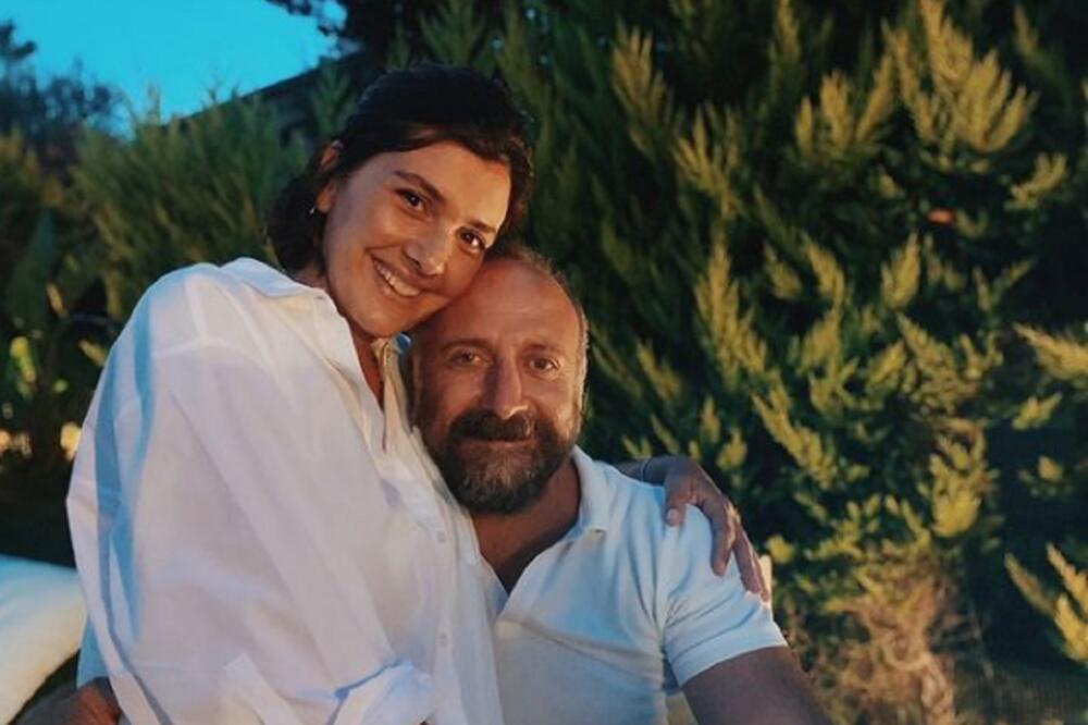 VELIČANSTVENI PONOVO POSTAJE OTAC: Bliži se POROĐAJ, a Sulejman i Šeherezada ne mogu da dočekaju! Turska glumica ne liči na SEBE