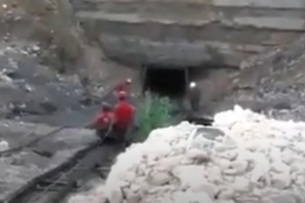 CRNI DAN ZA RUDARE U Kini jedan poginuo, a nekoliko rudara nestalo posle nesreće! Obrušeno okno zarobilo sedmoricu u Meksiku VIDEO