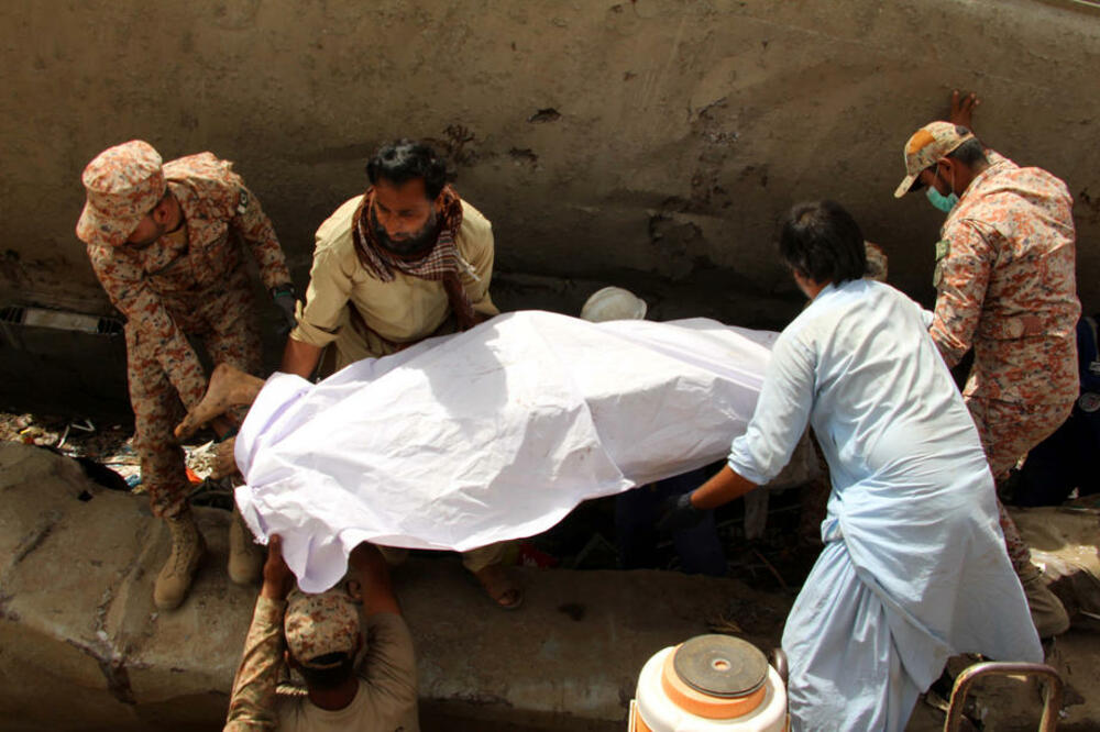 TEŠKA NESREĆA: Eksplodirao autobus u Pakistanu, poginulo osam osoba, među njima i kineski državljani