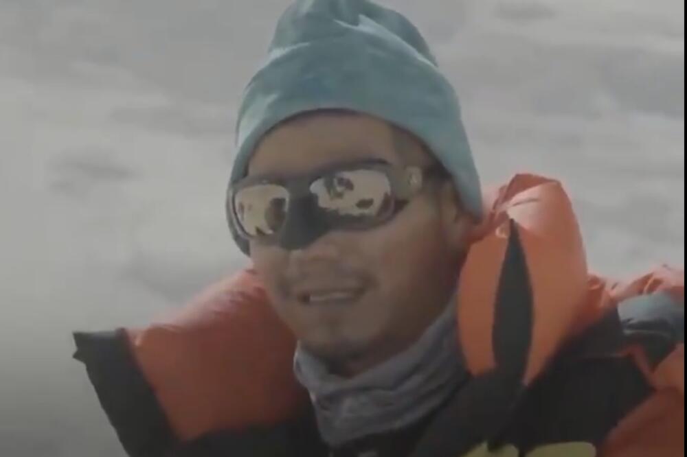 TAJNA JE U SNAŽNOM UMU: Slepi Kinez popeo se na Mont Everest, evo ko ga je inspirisao na ovakav podvig VIDEO