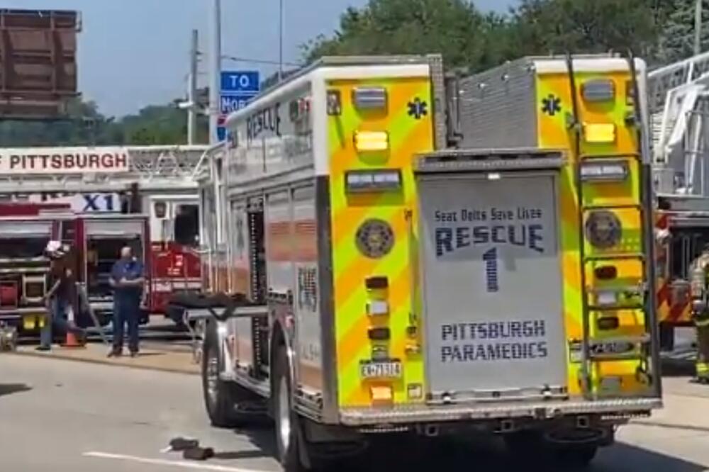 AUTOM U CENTAR ZA DONIRANJE KRVNE PLAZME: Troje mrtvih i dvoje povređenih posle teške nesreće u Pitsburgu