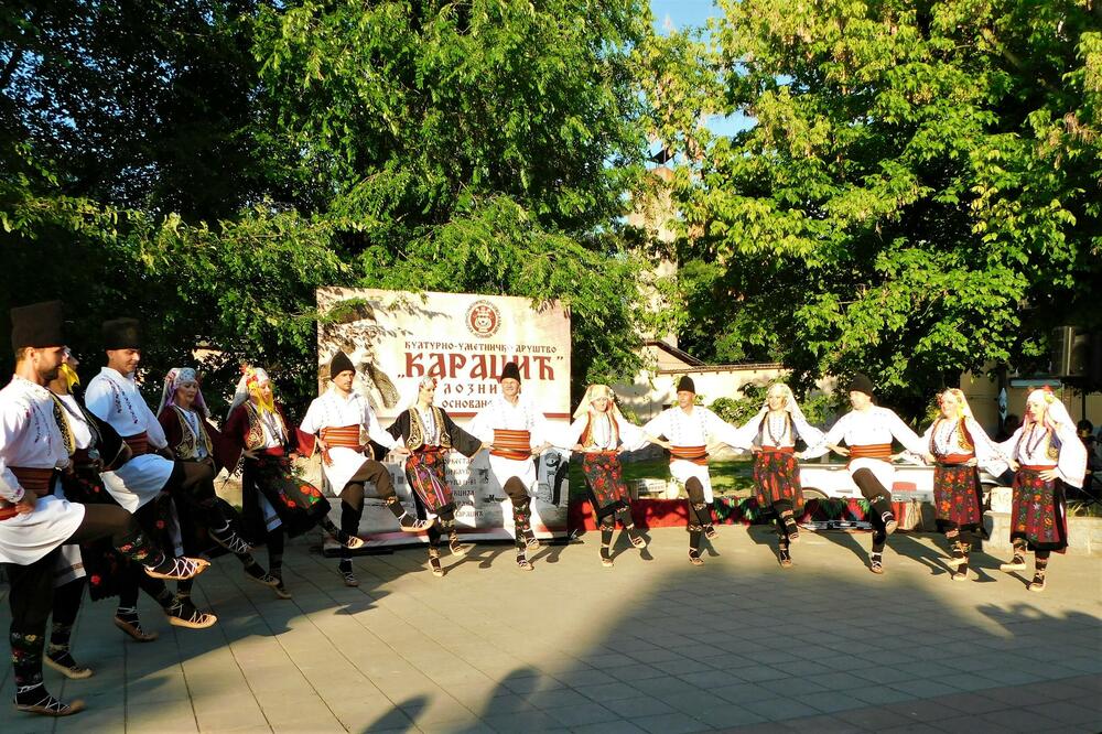 VETERANI LAKIH NOGU: Loznica bila domaćin Festivala "Godine su prolazile"