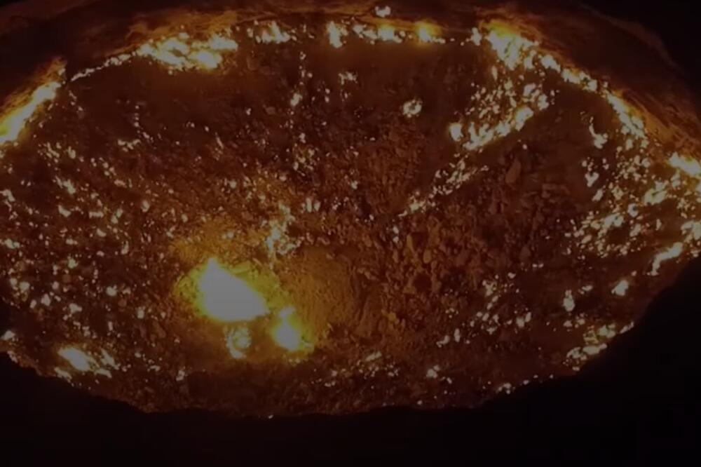 KO JE OTVORIO VRATA PAKLA? Misteriozni krater Darvaca već decenijama gori u pustinji Turkmenistana, podaci o njemu su tajna VIDEO