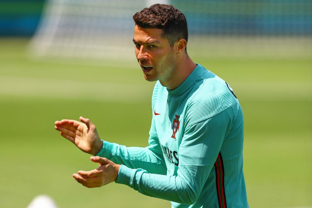 DOBRO DOŠAO KUĆI! Kristijano Ronaldo se vratio u Junajted VIDEO