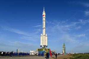 USPEŠNO LANSIRANA LETELICA ŠENŽU 12: Kina poslala prvu misiju u svemir sa ljudskom posadom nakon skoro 5 godina FOTO