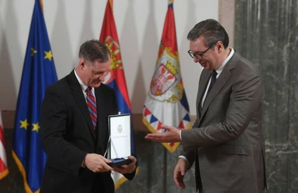 Aleksandar Vučić, Stiven Stajvers, Orden, Odlikovanje