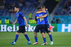 AZURI ODRŽALI ČAS FUDBALA ŠVAJCARCIMA: Italija još jednom pobedom izborila plasman u nokaut fazu Evropskog prvenstva! VIDEO