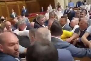 HAOS U UKRAJINSKOJ RADI: Poslanik rekao da opozicionare treba streljati, pa izbila tuča VIDEO