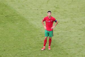 RONALDO SE OBRUKAO! Kristijanu KLINAC od 19 godina odbranio PENAL: Portugal u problemu protiv Irske! VIDEO