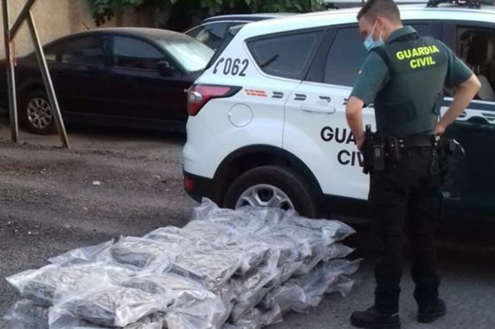 KAMIONDŽIJA IZ SRBIJE PREVOZIO MARIHUANU U ŠPANIJI: Nije imao dokumenta o teretu, policija pronašla 65 kilograma droge!