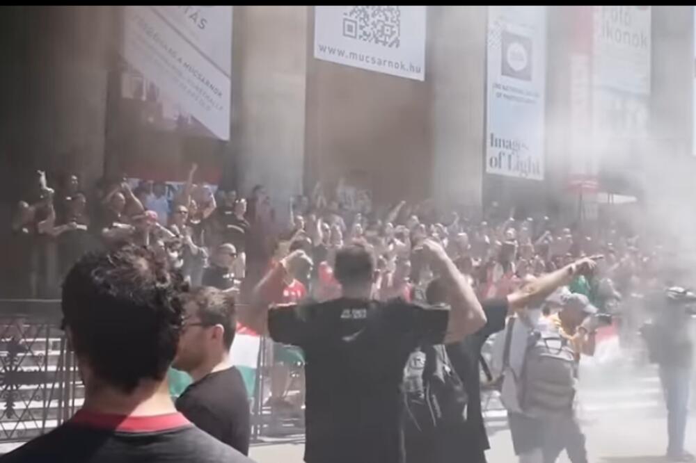 MRZE JEVREJE, ROME I LGBT: Ovo je NAJZLOGLASNIJA navijačka grupa na Evropskom prvenstvu! VIDEO