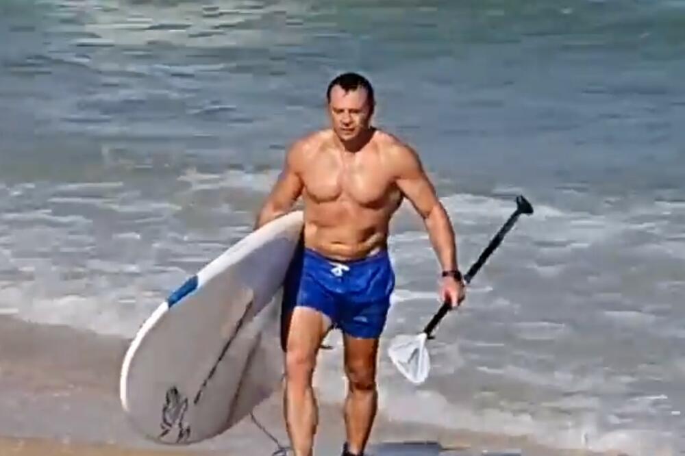 KO IMA OVAKVOG MINISTRA TURIZMA?! Izraelac se pojavio na plaži i napravio pometnju, morao da reaguje i premijer VIDEO