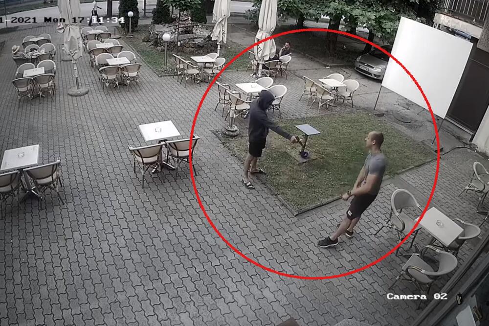 ŠOKANTAN SNIMAK PUCNJAVE U ČAČKU: Mladić je u papučama prišao žrtvi, izvadio pištolj i HLADNOKRVNO POVUKAO OBARAČ (VIDEO)