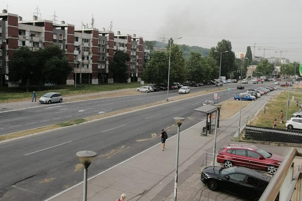 EKSPLOZIJA U NOVOM BEOGRADU: Puklo u trafo-stanici, nadvio se crni dim, građani uznemireni (FOTO)