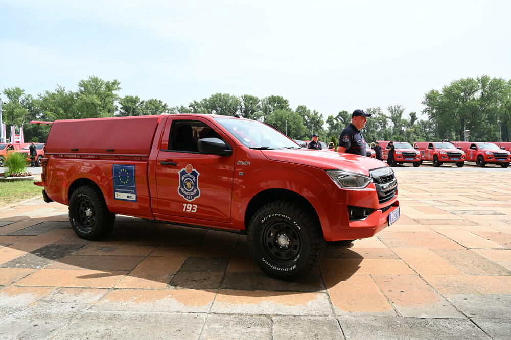 MUP PRIMIO DONACIJU: Stiglo 27 specijalnih vozila za gašenje požara na otvorenom
