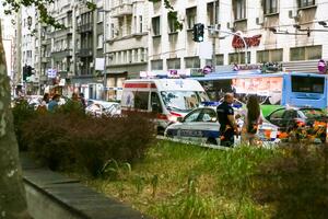 UDES U DEČANSKOJ ULICI U CENTRU BEOGRADA: Pešak (65) pretrčavao na crveno, udario ga automobil
