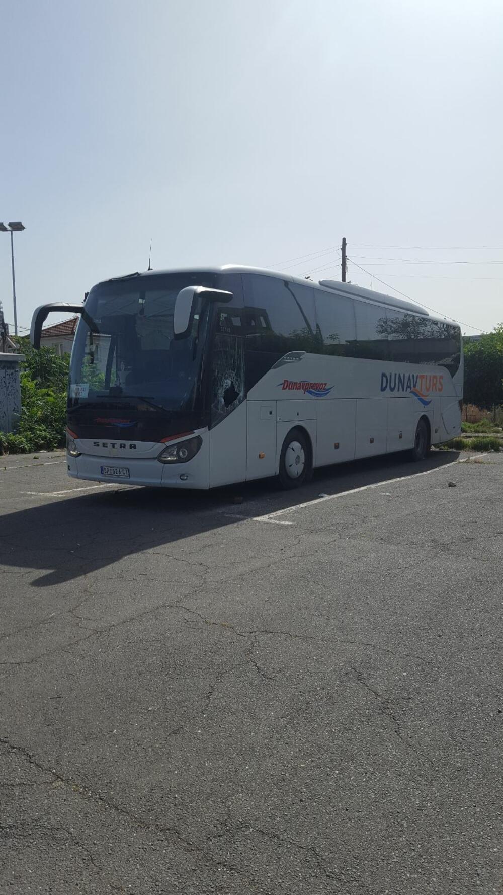 autobus, Skoplje, kamenovanje