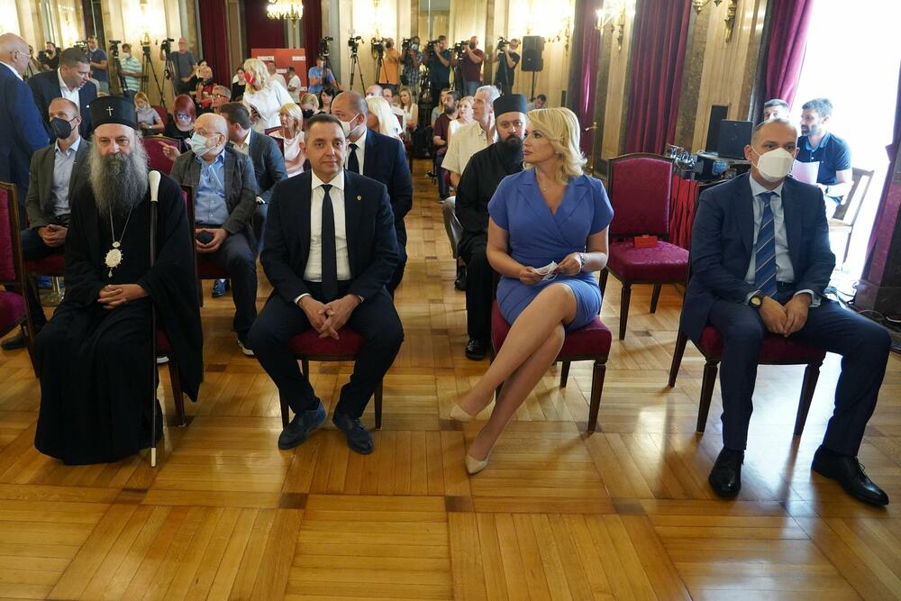 Aleksandar Vučić, Zlatna plaketa, najplemenitiji podvig godine