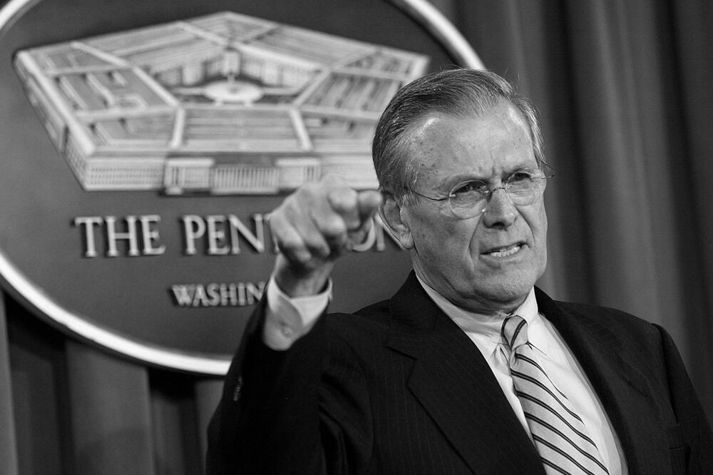 UMRO DONALD RAMSFELD: Odlazak arhitekte rata protiv Al Kaide i Sadama Huseina! Pentagon ga je prezirao, a Buš se ponosio sa njim!
