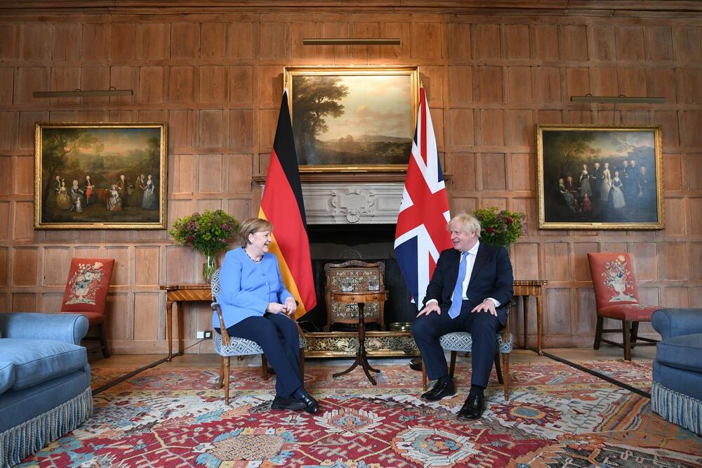 POSLEDNJA POSETA VELIKOJ BRITANIJI Merkel se sastala sa Džonsonom, preko video veze govoriće i na sednici britanske vlade