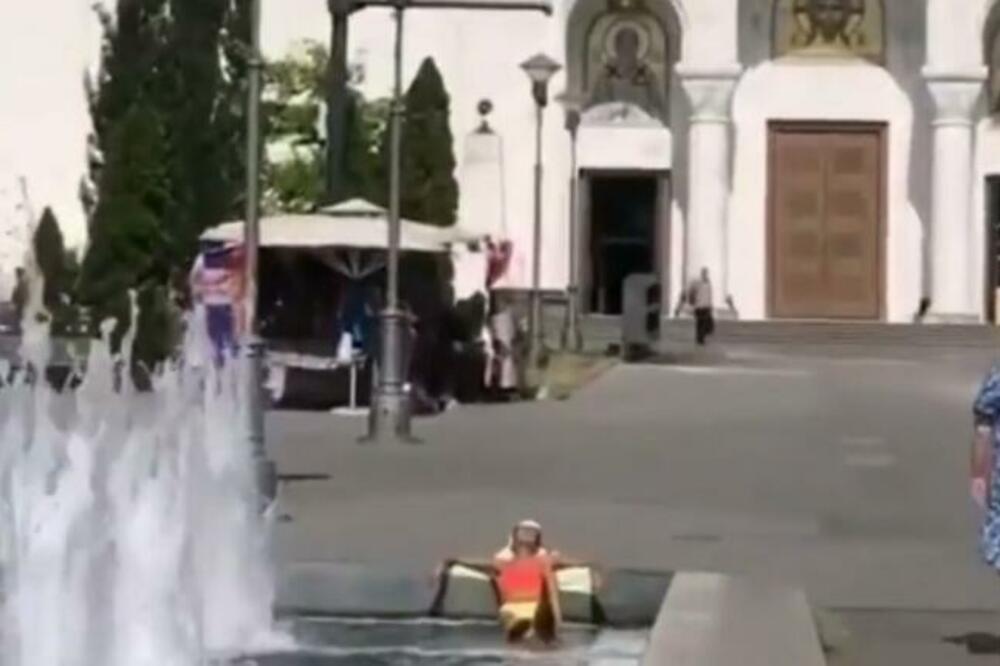 ŠOKIRALA BEOGRAĐANE! ŽENA SE SKINULA U KUPAĆI I LEGLA U FONTANU: Ni manje ni više odabrala je onu pored Hrama Svetog Save (VIDEO)