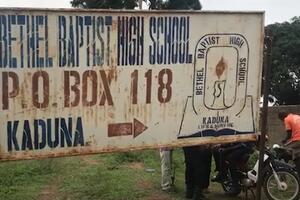 PAKLENI DAN U NIGERIJI: U dve otmice kidnapovano 150 đaka i beba sa medicinskim sestrama, policijska stanica bila pod opsadom!